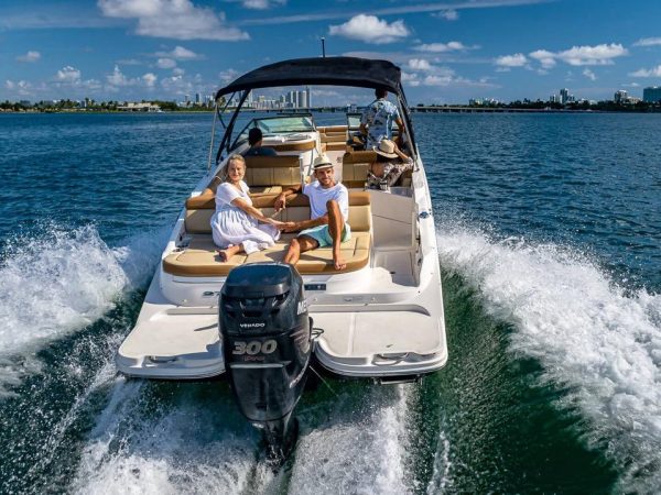 Boat Rental with Captain in Miami Beach | Aquarius Tours - Vacation Adventure Boat Rental with Captain in Miami Beach | Aquarius Tours