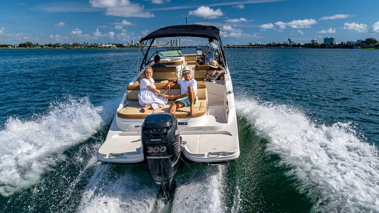 Boat Rental with Captain in Miami Beach | Aquarius Tours