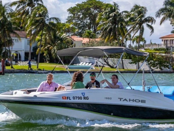 How to Book a Private Boat Tour in Miami Beach | Aquarius Guide - Vacation Adventure How to Book a Private Boat Tour in Miami Beach | Aquarius Guide
